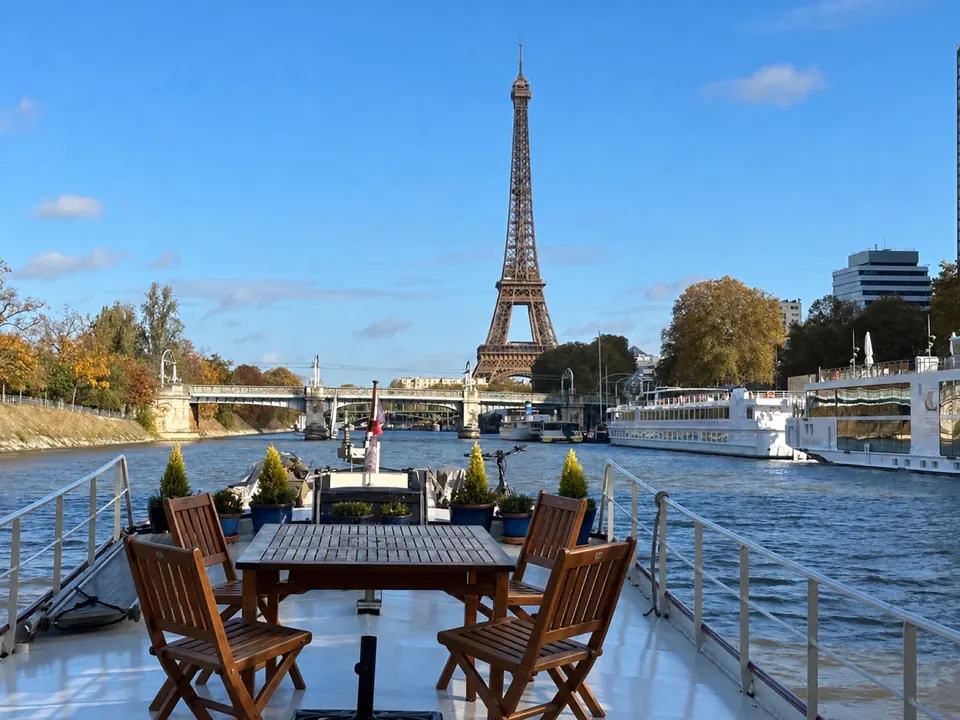 La tour Eiffel vue depuis le pont de Maria pendant nos huit semaines à Paris